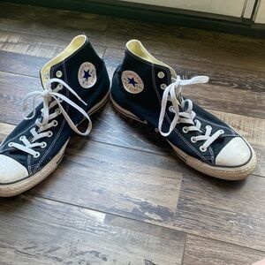 Converse men’s 10.5 women’s 12.5